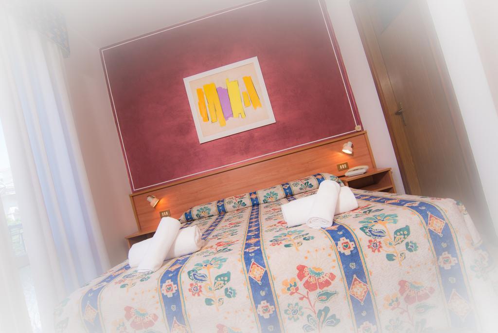 Hotel Azzorre ลิโดดิเยโซโล ห้อง รูปภาพ