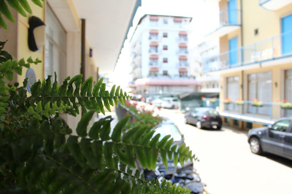 Hotel Azzorre ลิโดดิเยโซโล ภายนอก รูปภาพ